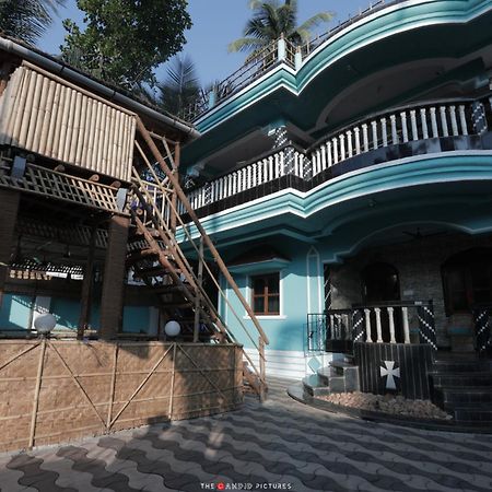 Tropical Wave Hostel Morjim Goa Eksteriør billede