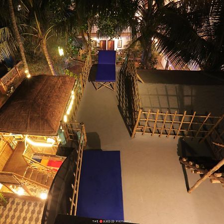 Tropical Wave Hostel Morjim Goa Eksteriør billede