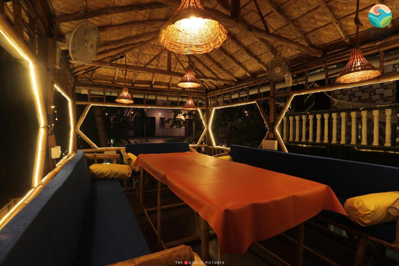 Tropical Wave Hostel Morjim Goa Eksteriør billede
