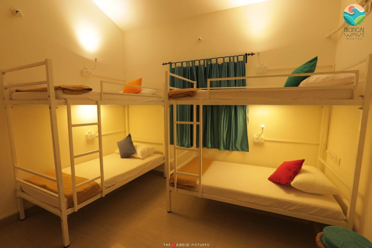 Tropical Wave Hostel Morjim Goa Eksteriør billede