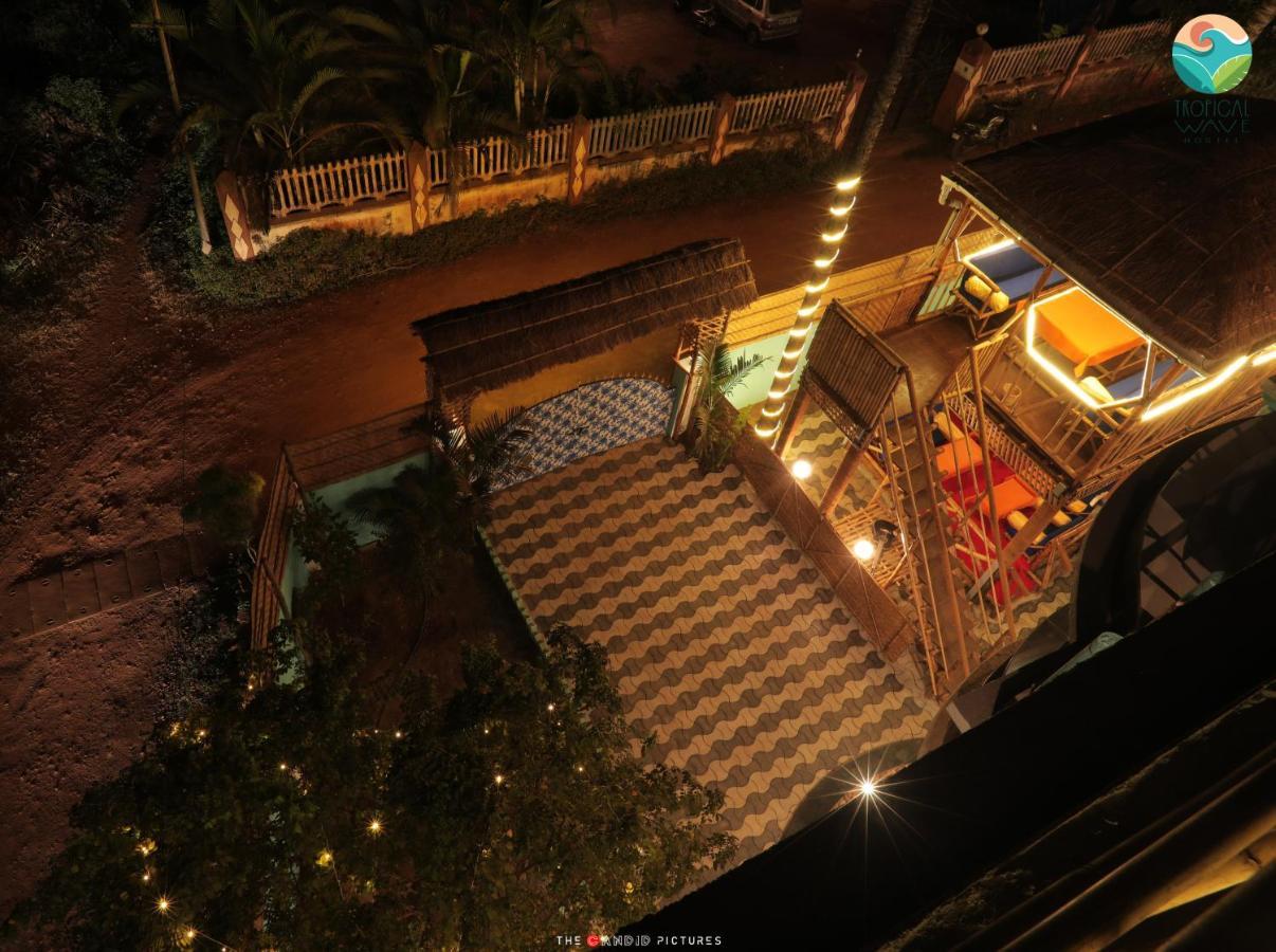 Tropical Wave Hostel Morjim Goa Eksteriør billede