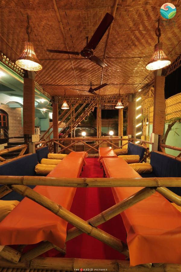 Tropical Wave Hostel Morjim Goa Eksteriør billede