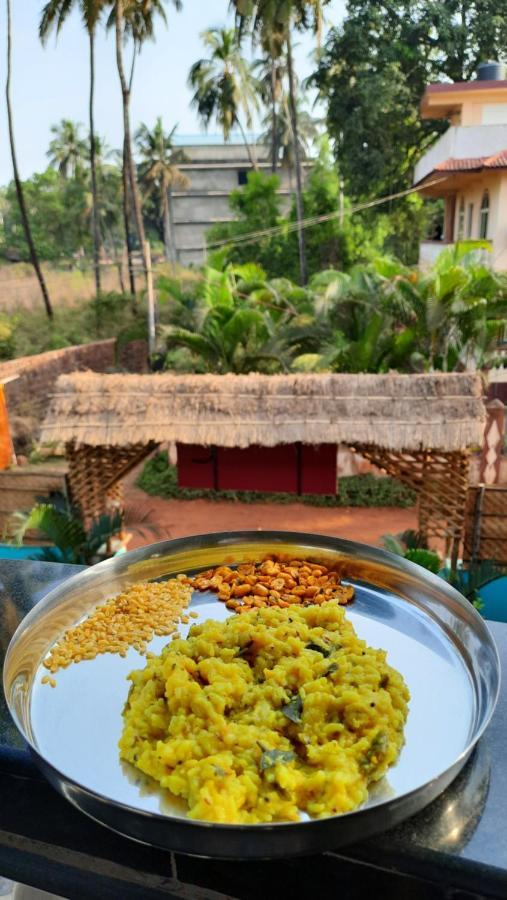 Tropical Wave Hostel Morjim Goa Eksteriør billede