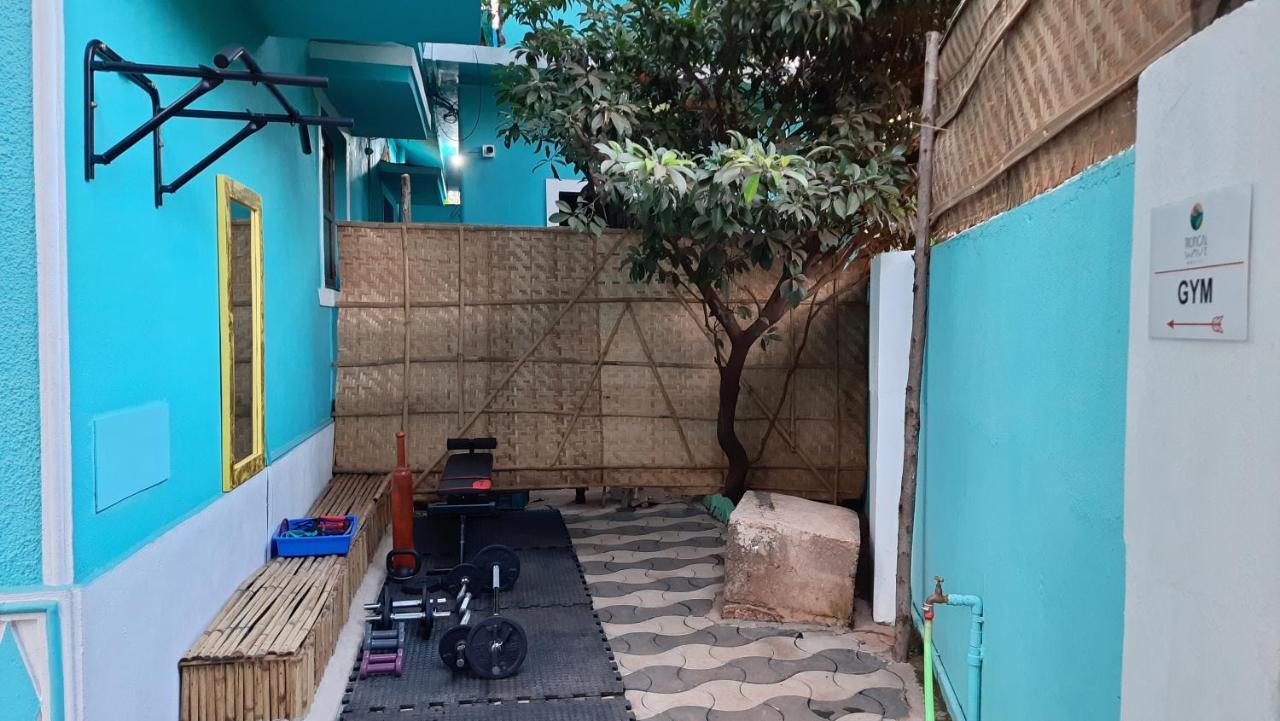 Tropical Wave Hostel Morjim Goa Eksteriør billede