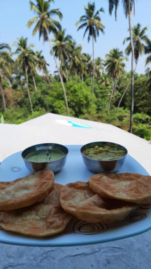 Tropical Wave Hostel Morjim Goa Eksteriør billede