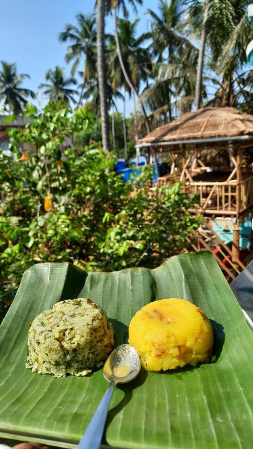 Tropical Wave Hostel Morjim Goa Eksteriør billede