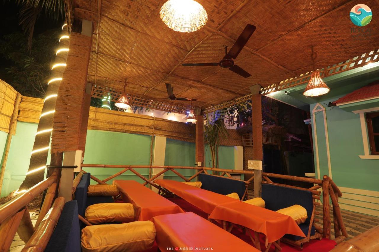Tropical Wave Hostel Morjim Goa Eksteriør billede