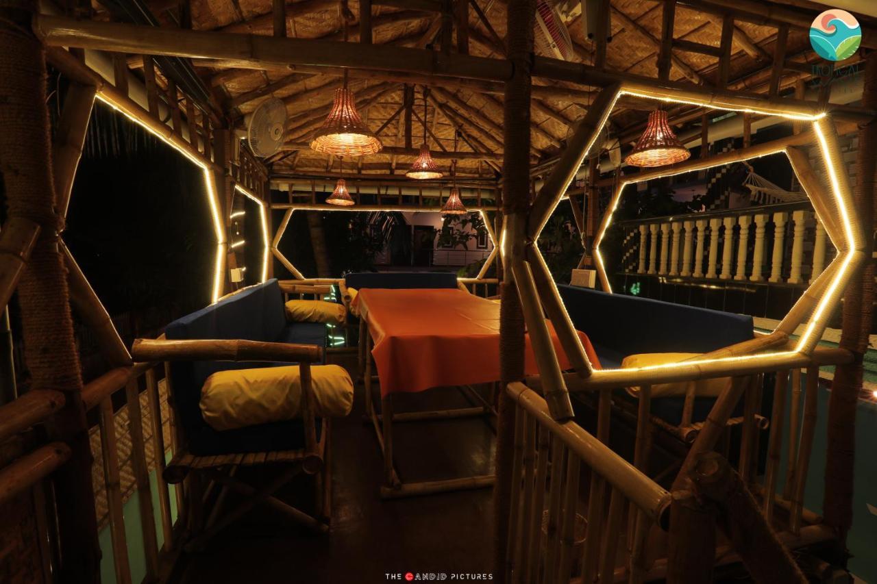 Tropical Wave Hostel Morjim Goa Eksteriør billede