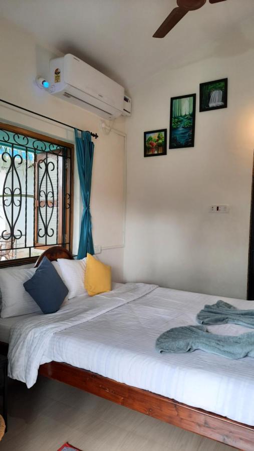 Tropical Wave Hostel Morjim Goa Eksteriør billede