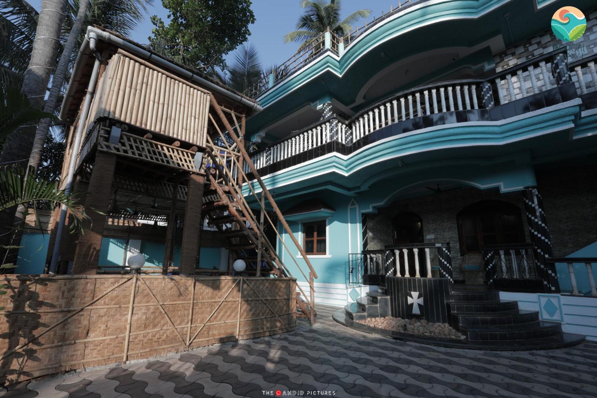 Tropical Wave Hostel Morjim Goa Eksteriør billede