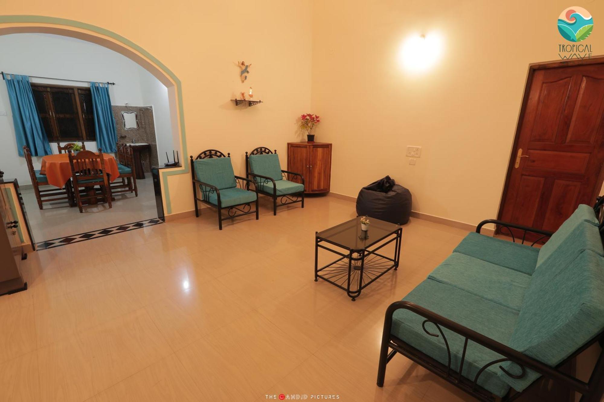 Tropical Wave Hostel Morjim Goa Eksteriør billede