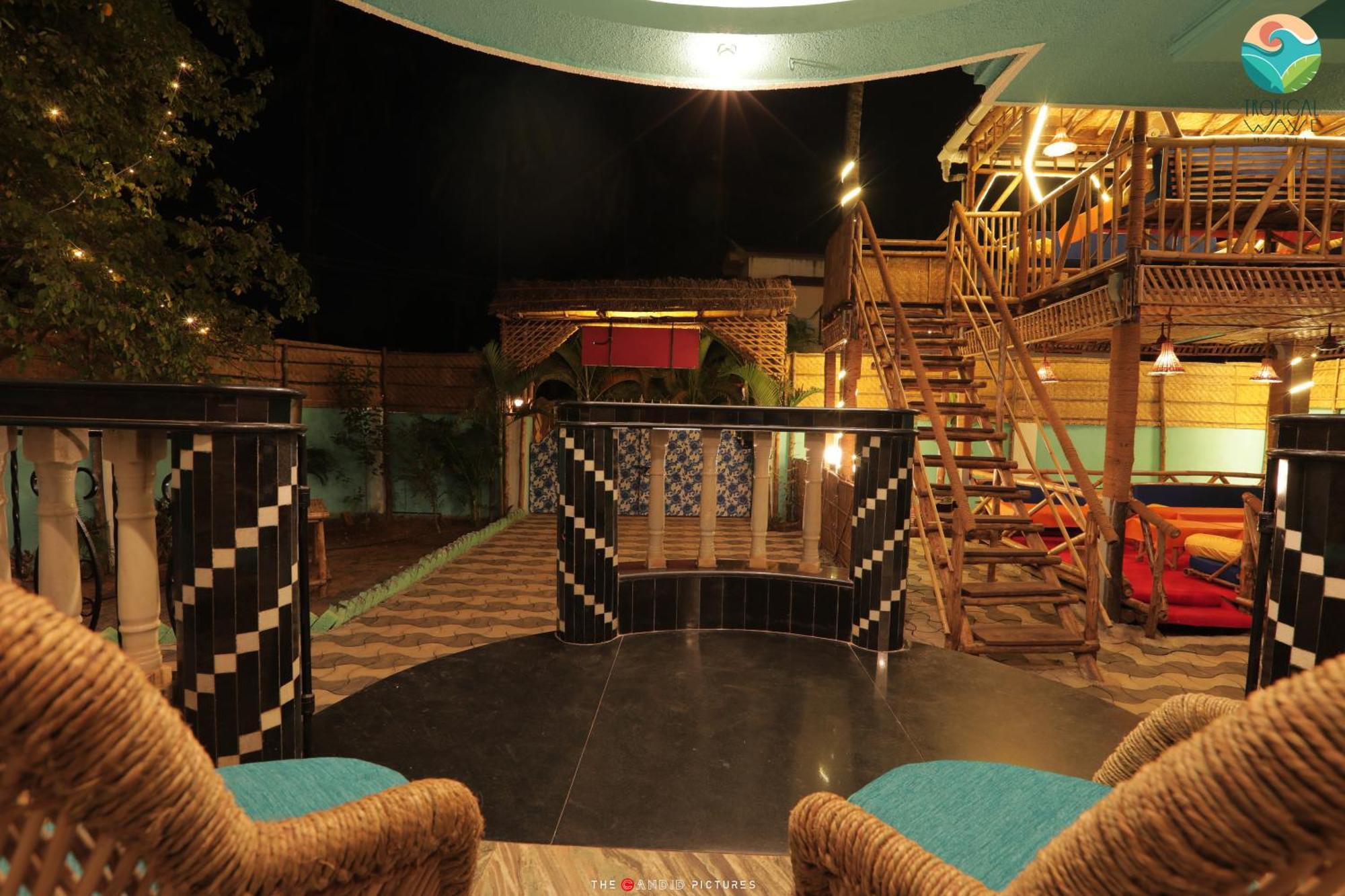Tropical Wave Hostel Morjim Goa Eksteriør billede