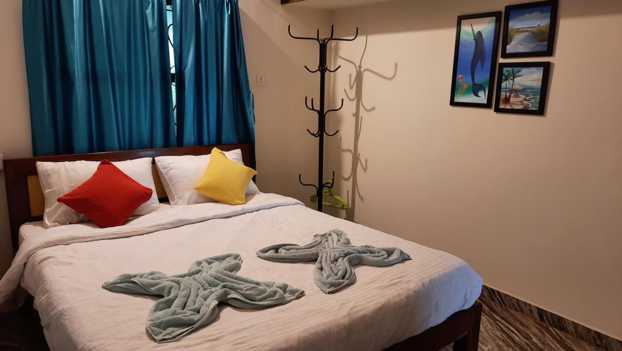 Tropical Wave Hostel Morjim Goa Eksteriør billede