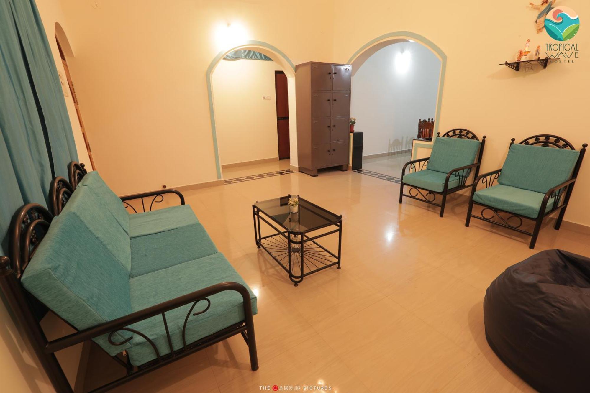 Tropical Wave Hostel Morjim Goa Eksteriør billede