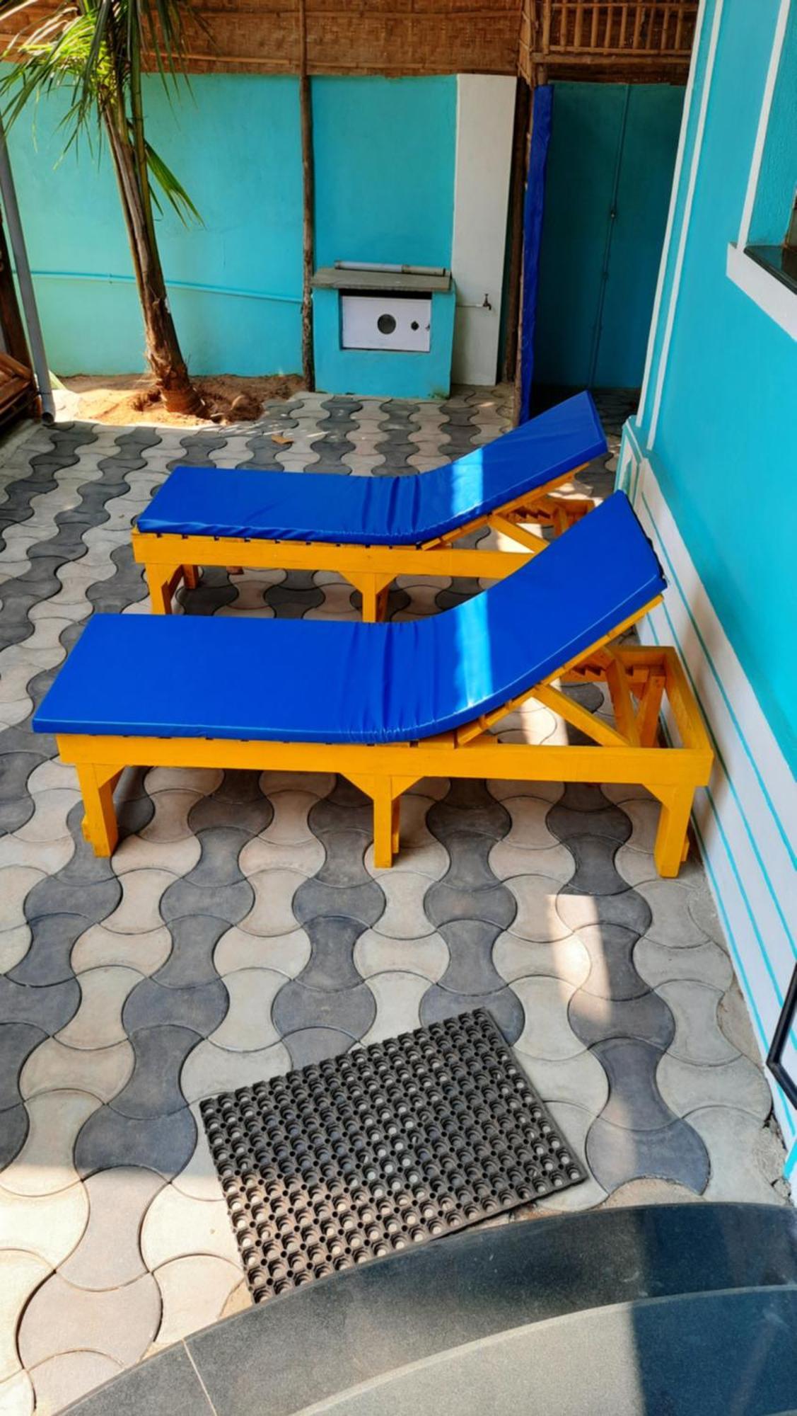 Tropical Wave Hostel Morjim Goa Eksteriør billede