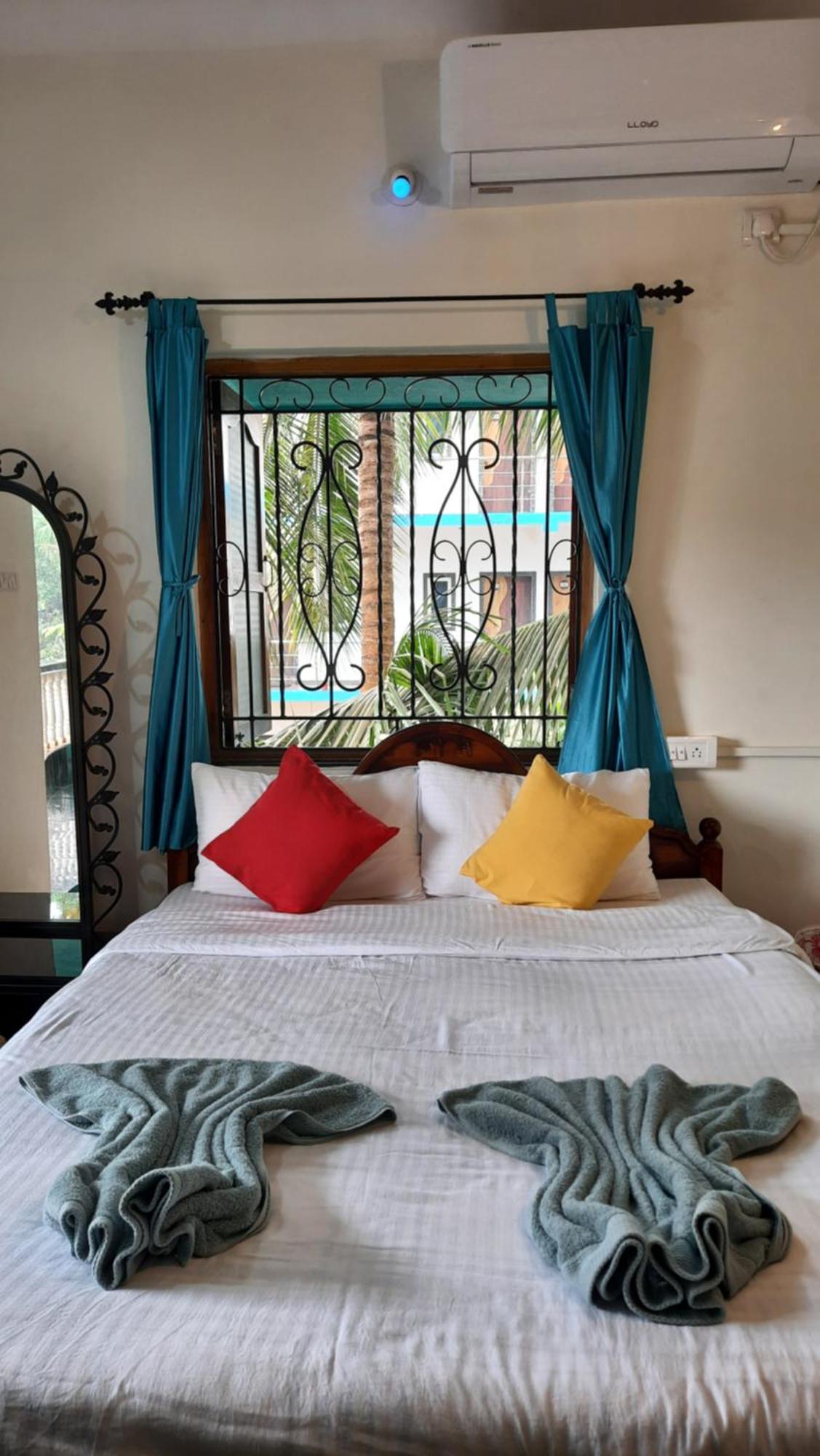 Tropical Wave Hostel Morjim Goa Eksteriør billede